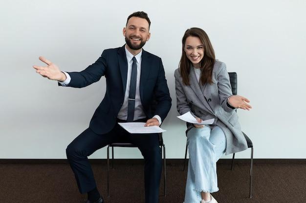 How do you greet someone in a phone interview? 