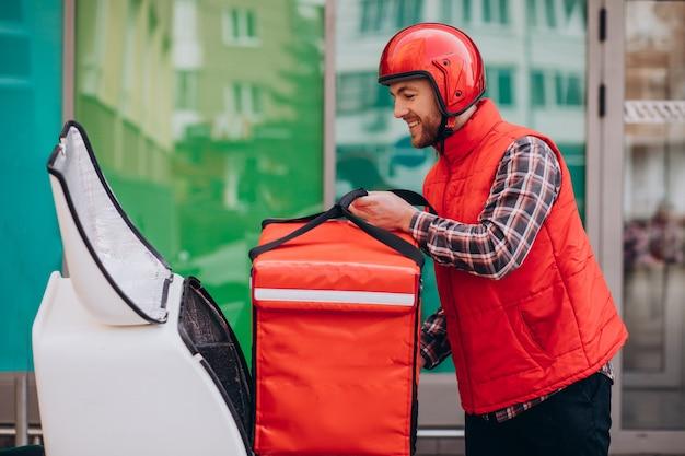 Do Pizza Hut delivery drivers get paid for gas? 