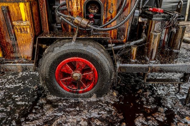 What oil prevents rust on tools? 