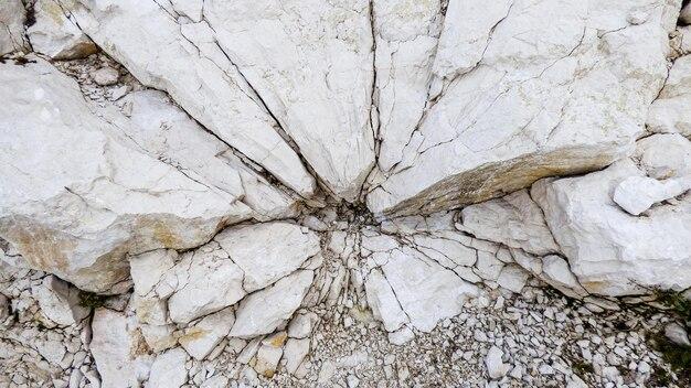 What temperature does quartz crack? 