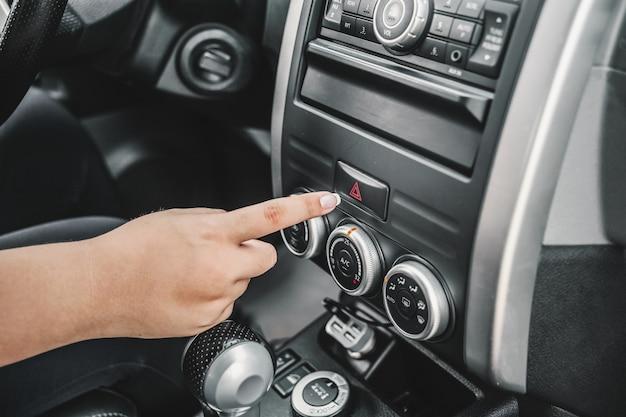 How do you reset the maintenance light on a 2002 Honda CRV? 