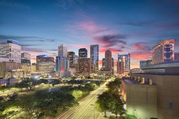 How long is the drive from Houston Texas to Orlando Florida? 