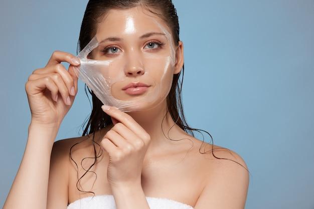 Should I moisturize right after a chemical peel? 