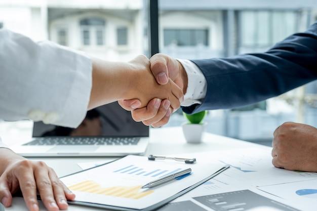 Should I put conferences attended on CV? 