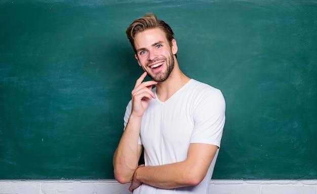 What are advantages of day school? 