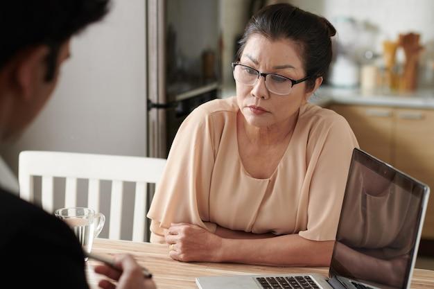 What are the advantages of listening? 