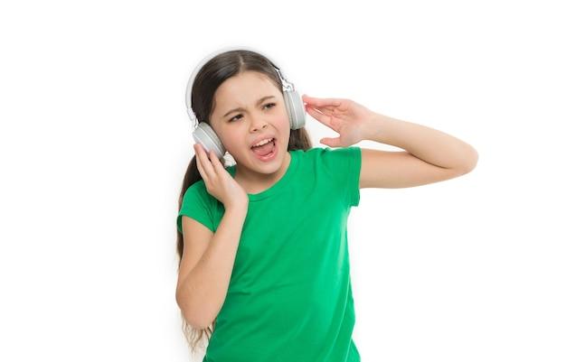 What are the advantages of listening? 