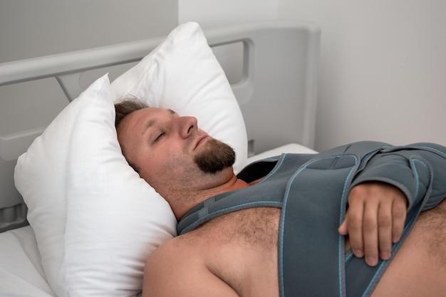 What is the difference between fatigue and fracture? 