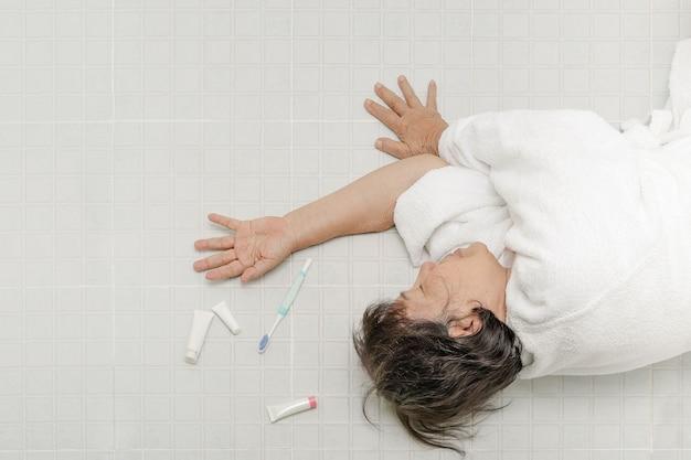 What is the difference between fatigue and fracture? 