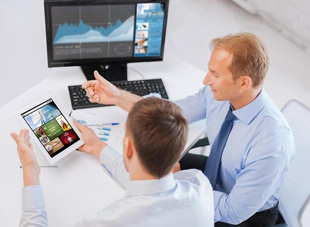 What are the uses of computer in media? 