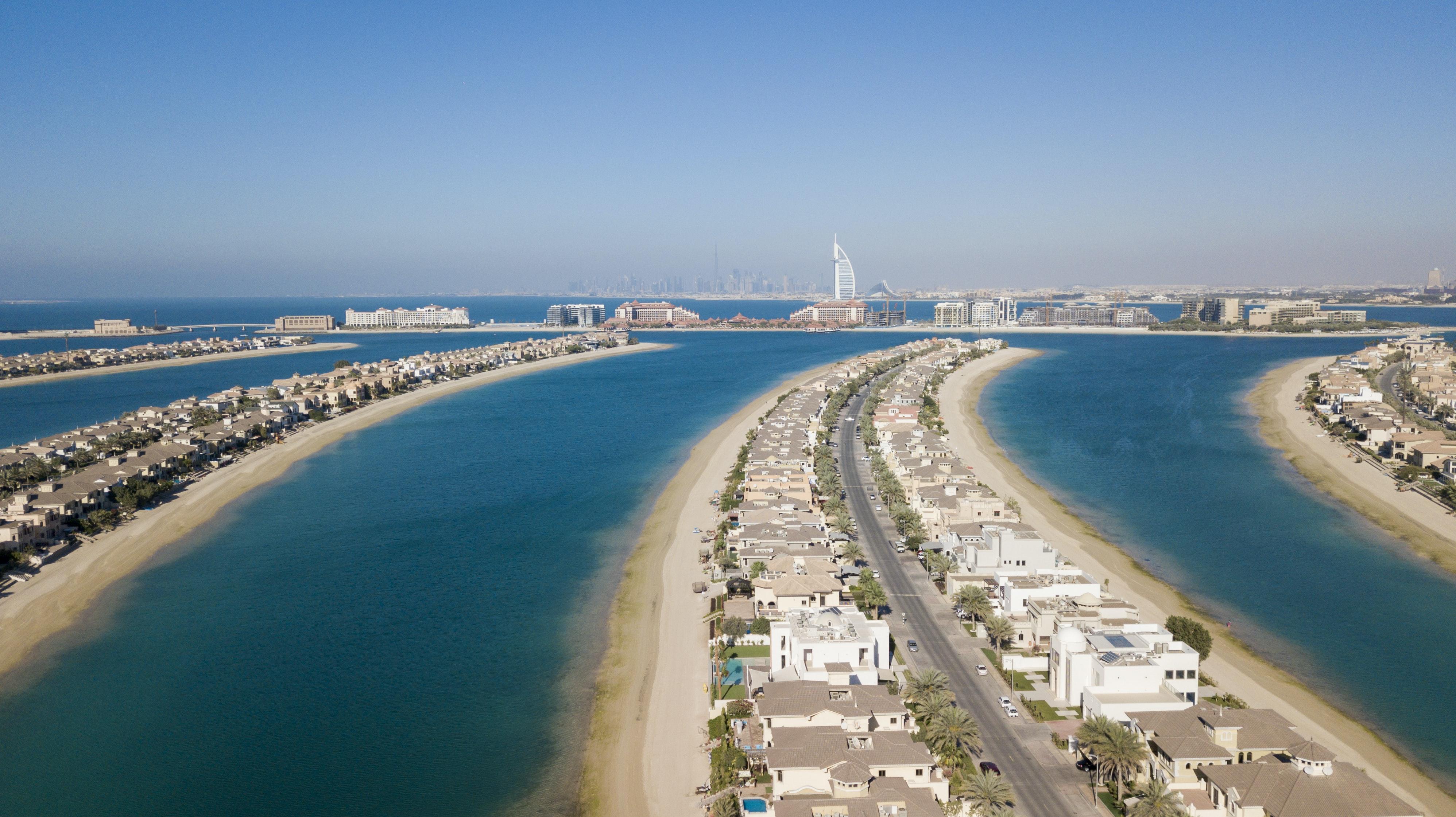 How much did it cost to build Palm Island Dubai? 