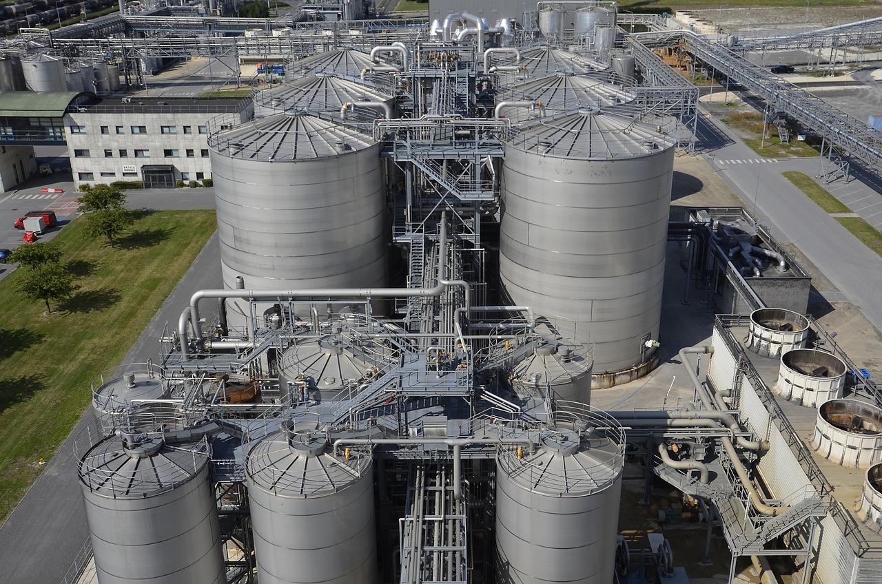 Where was the first cement plant in 1904? 