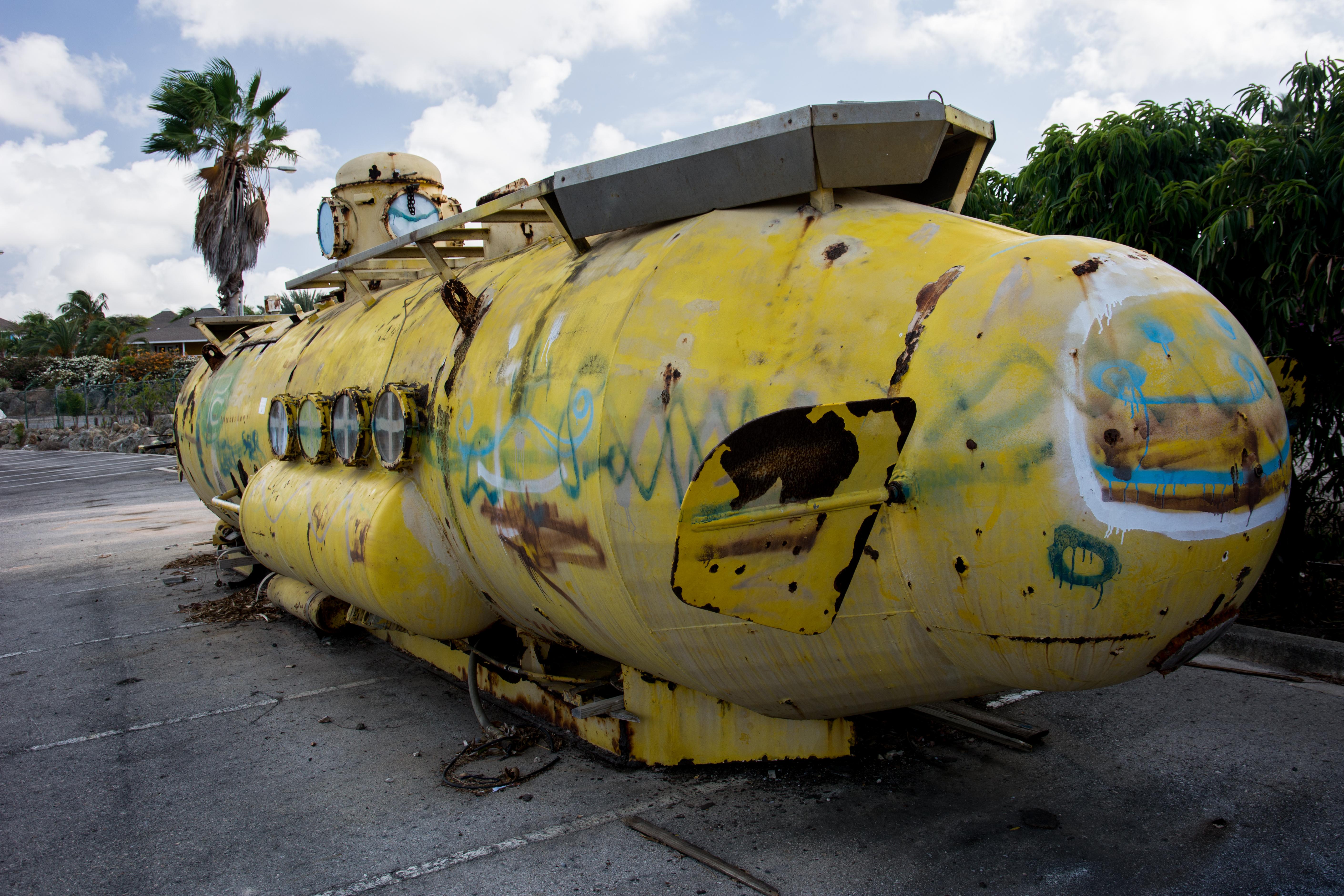 What is the function of periscope in submarines? 