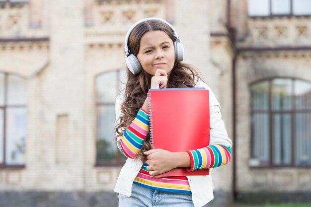 What is the importance of effective listening? 