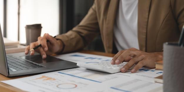 What is the meaning of close analysis? 