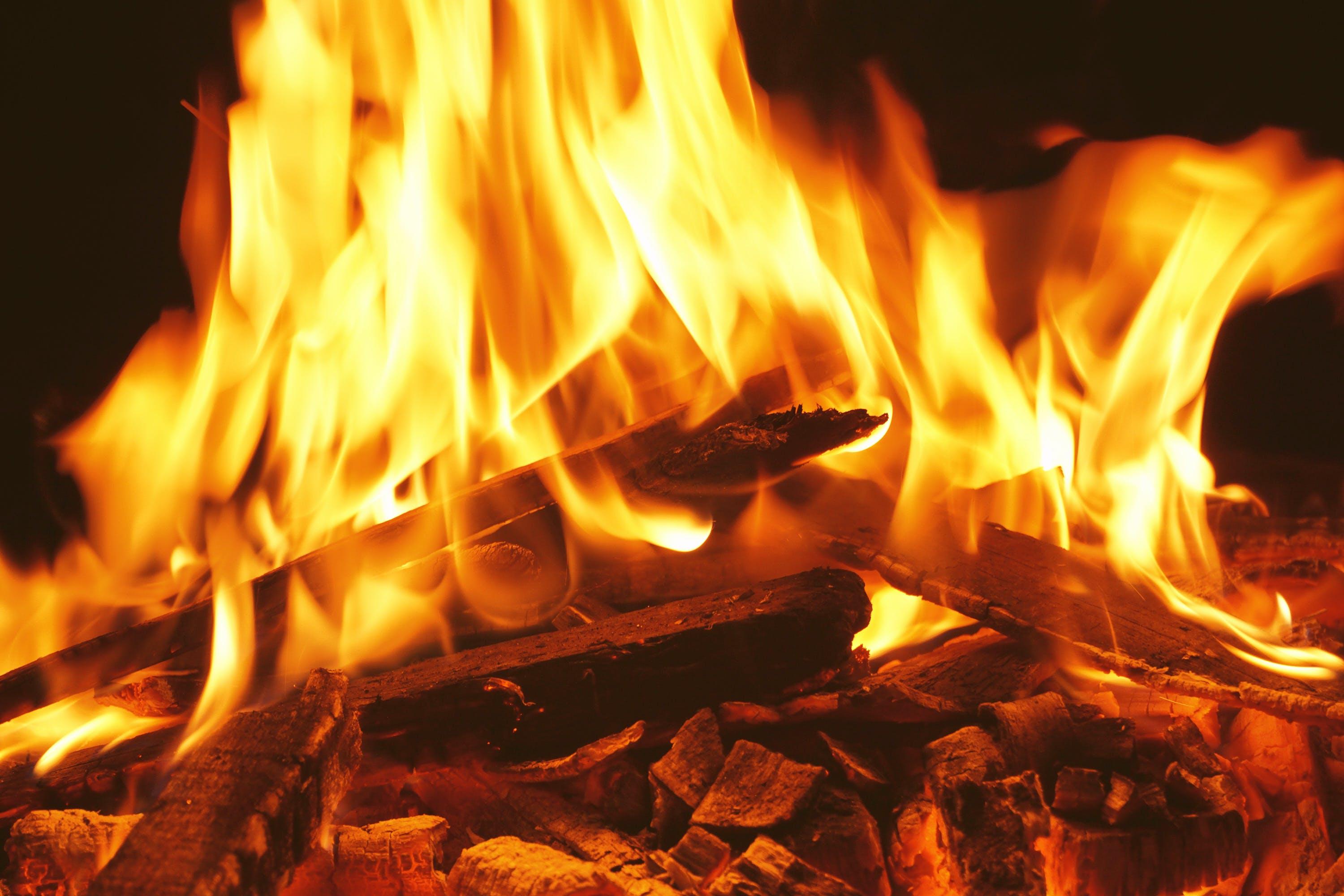 What is the moral of the story to build a fire? 