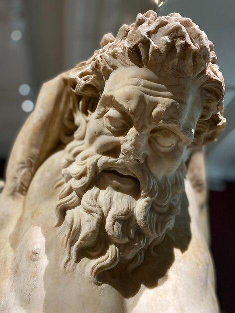 What made the Hellenistic style of art and architecture different from the classical Greek style? 