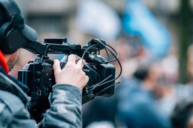 How Photography plays an important role in news media? 