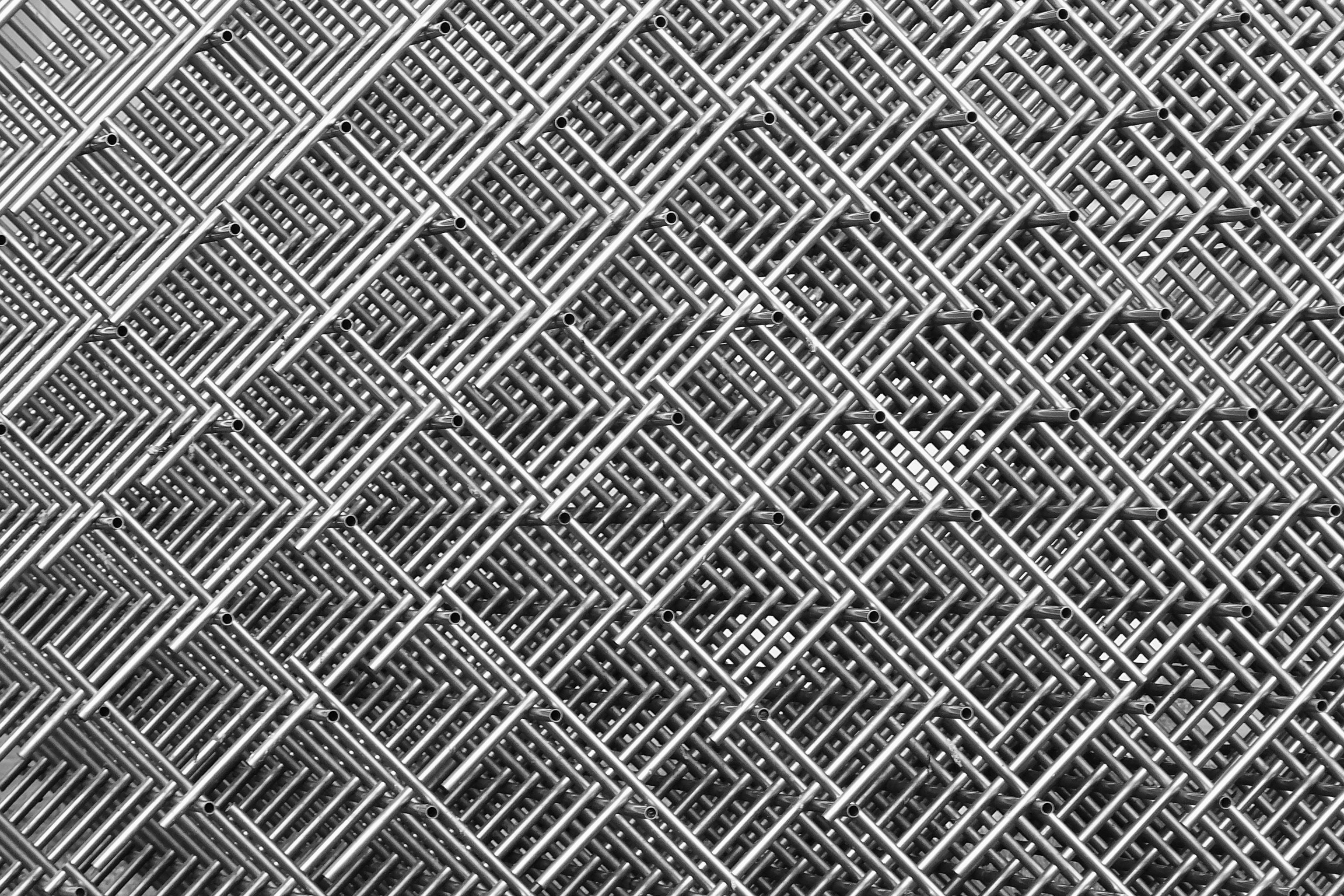 Which metals are poor conductor of heat? 