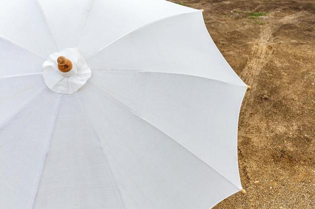 What is the theme of the white umbrella? 