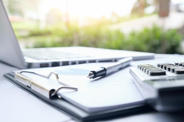 What is the tone of academic writing? 