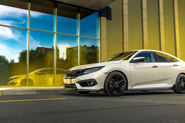 What type of transmission does a 2013 Honda Civic have? 