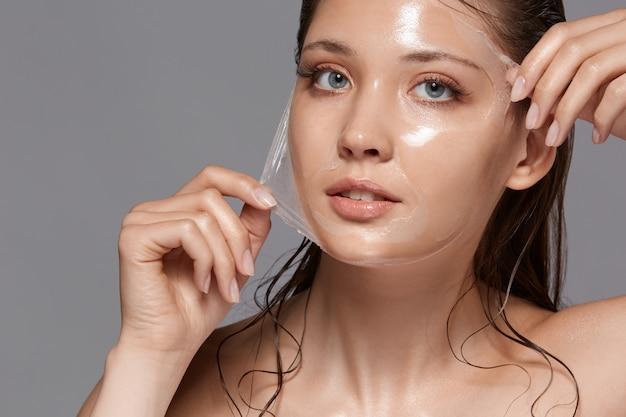 What happens if I wash my face after a chemical peel? 