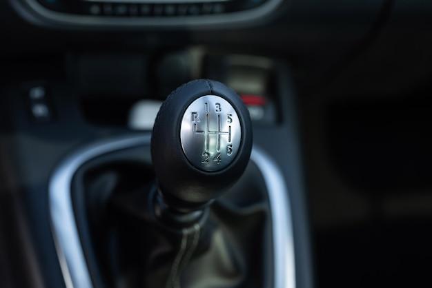 Does the Dodge Challenger come in manual transmission? 