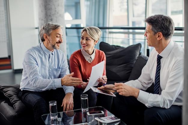 How do you introduce yourself as a financial advisor? 