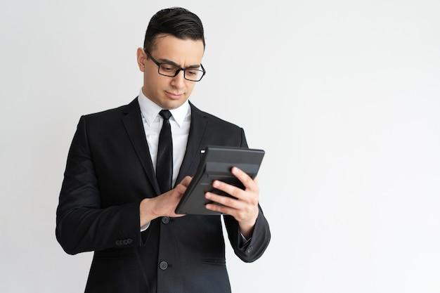 How do you introduce yourself as a financial advisor? 
