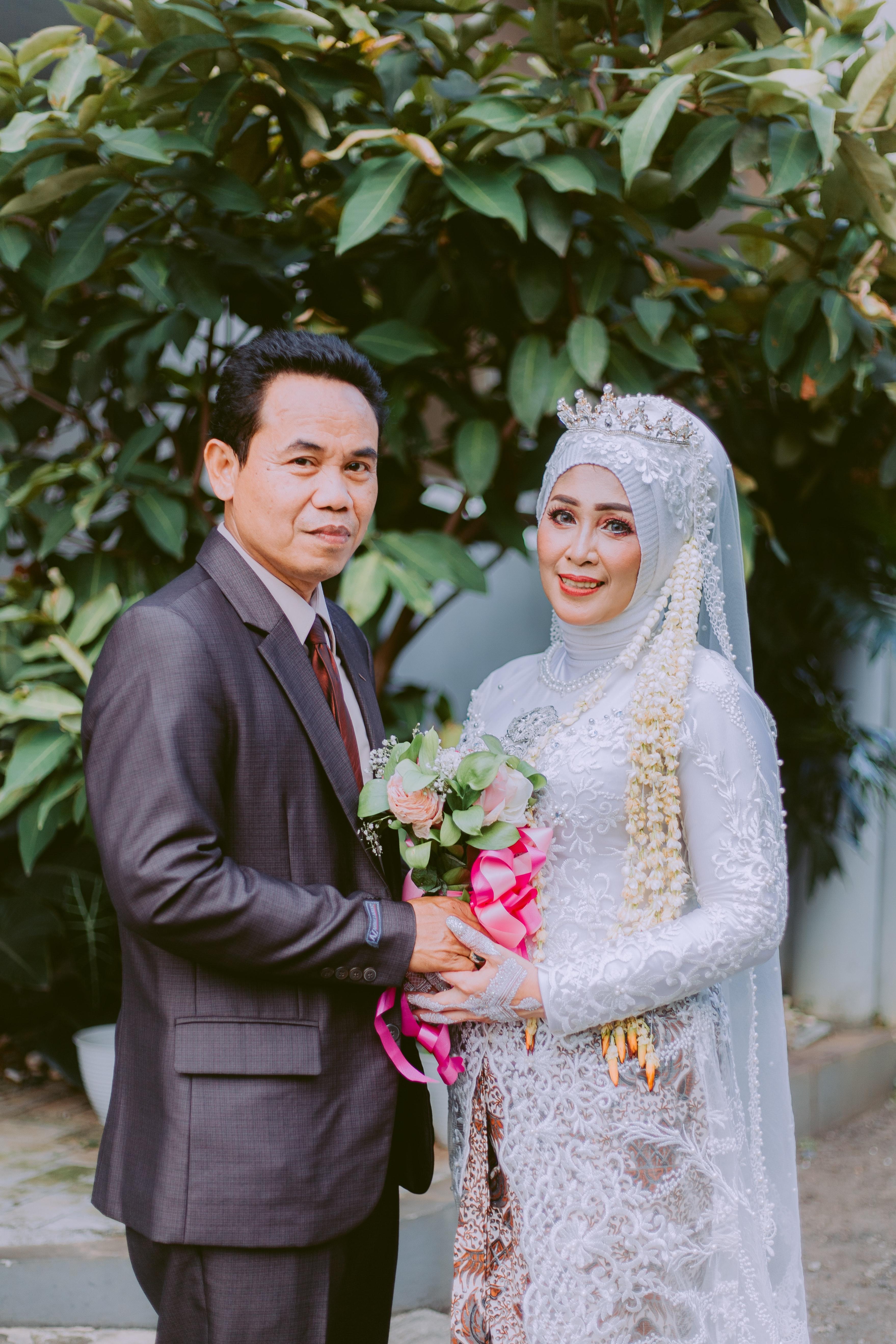 What is the difference between traditional marriage and modern marriage? 