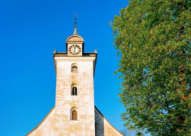 What are the major differences between Eastern Orthodox and Western Christianity? 