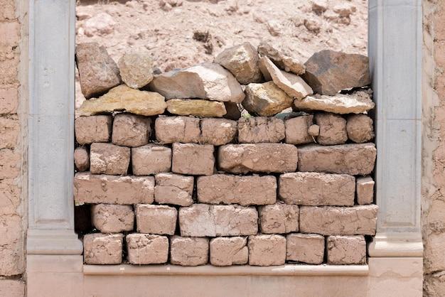 How do you waterproof mud bricks? 