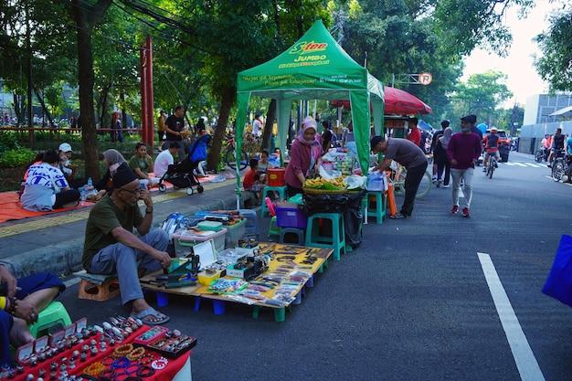 What are weekly markets? 