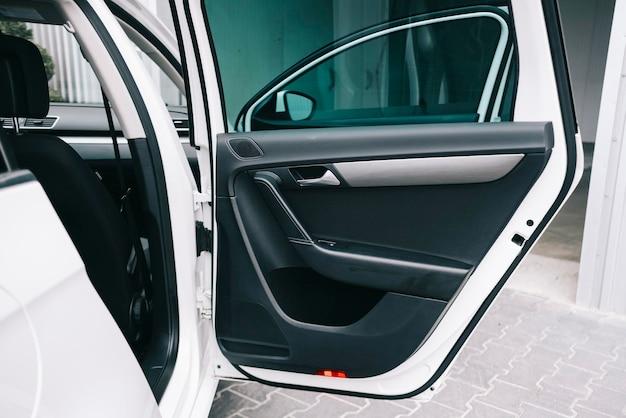 How do you remove the rear door panel on a Jeep Liberty? 
