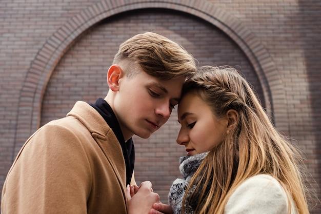 What are good signs that a teenage relationship will last? 