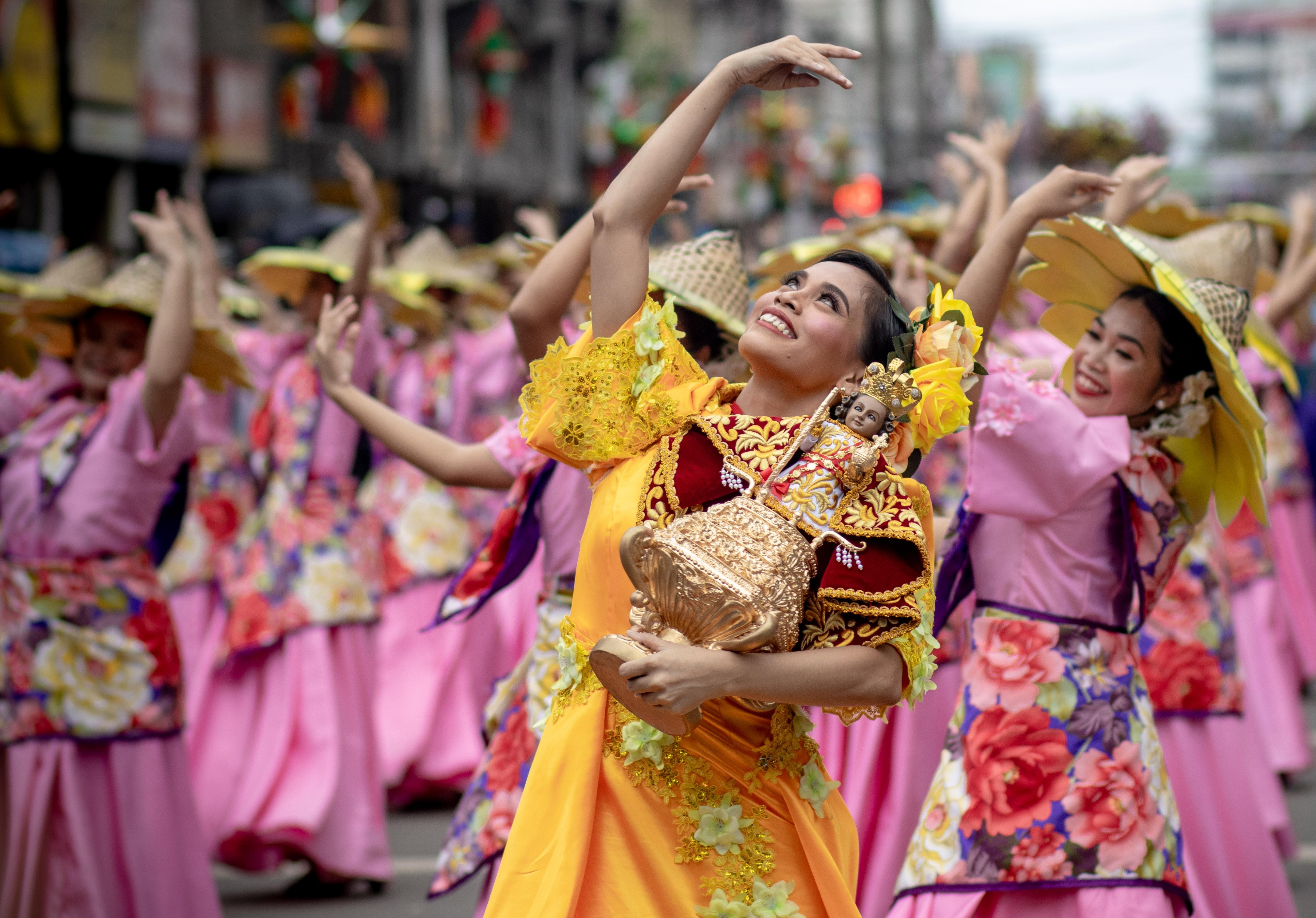 What are the different costumes of Philippines folk dance? 