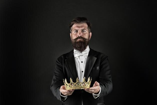What are the duties of a camp boss? 