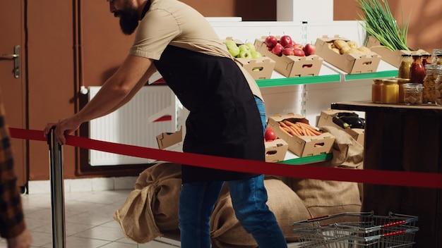 What are the qualities of a good store keeper? 