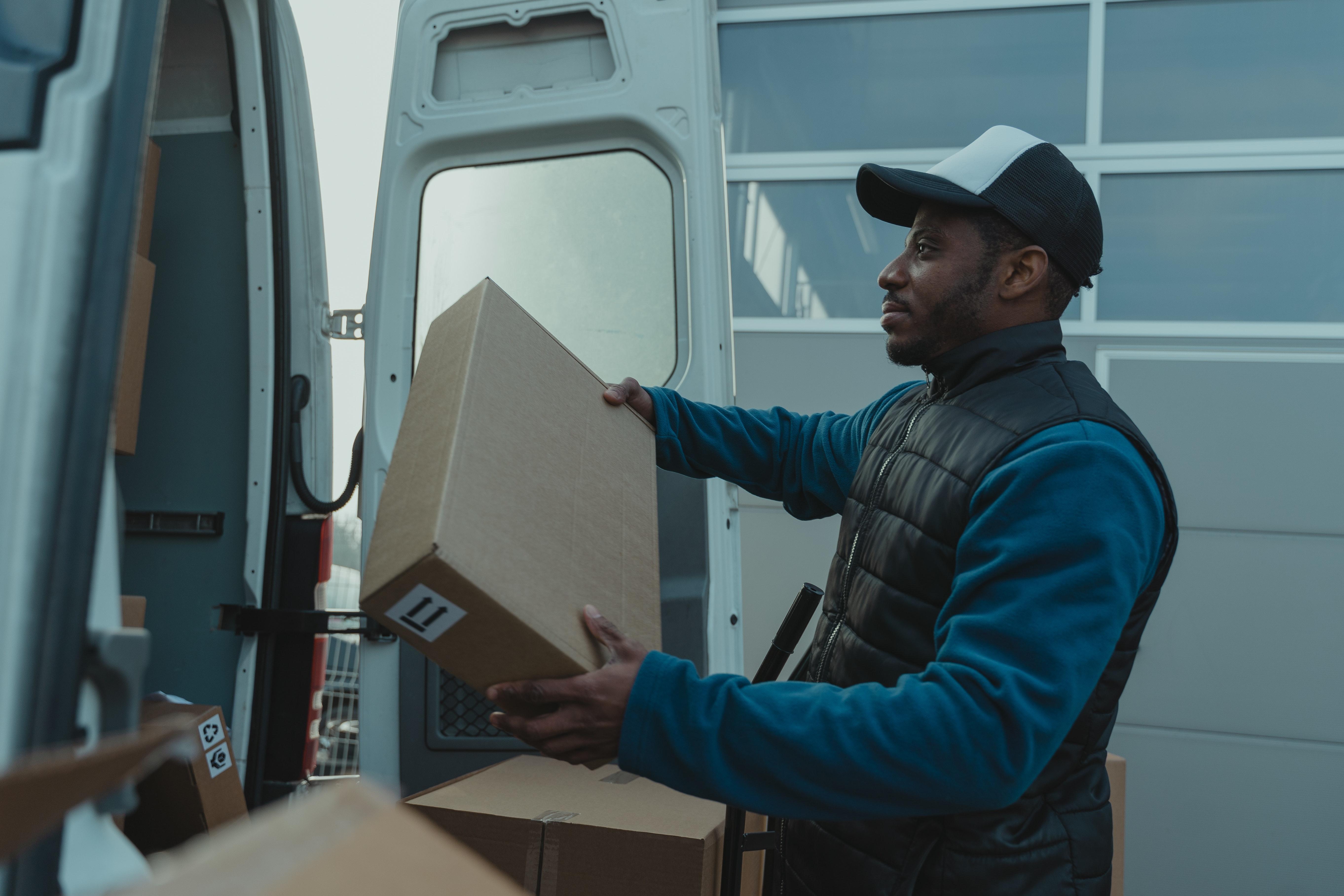 What are the requirements to be a delivery driver for Amazon? 