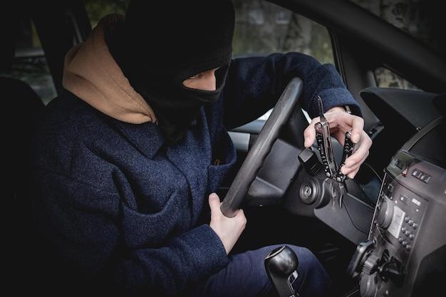 What are the signs of a bad ignition lock cylinder? 