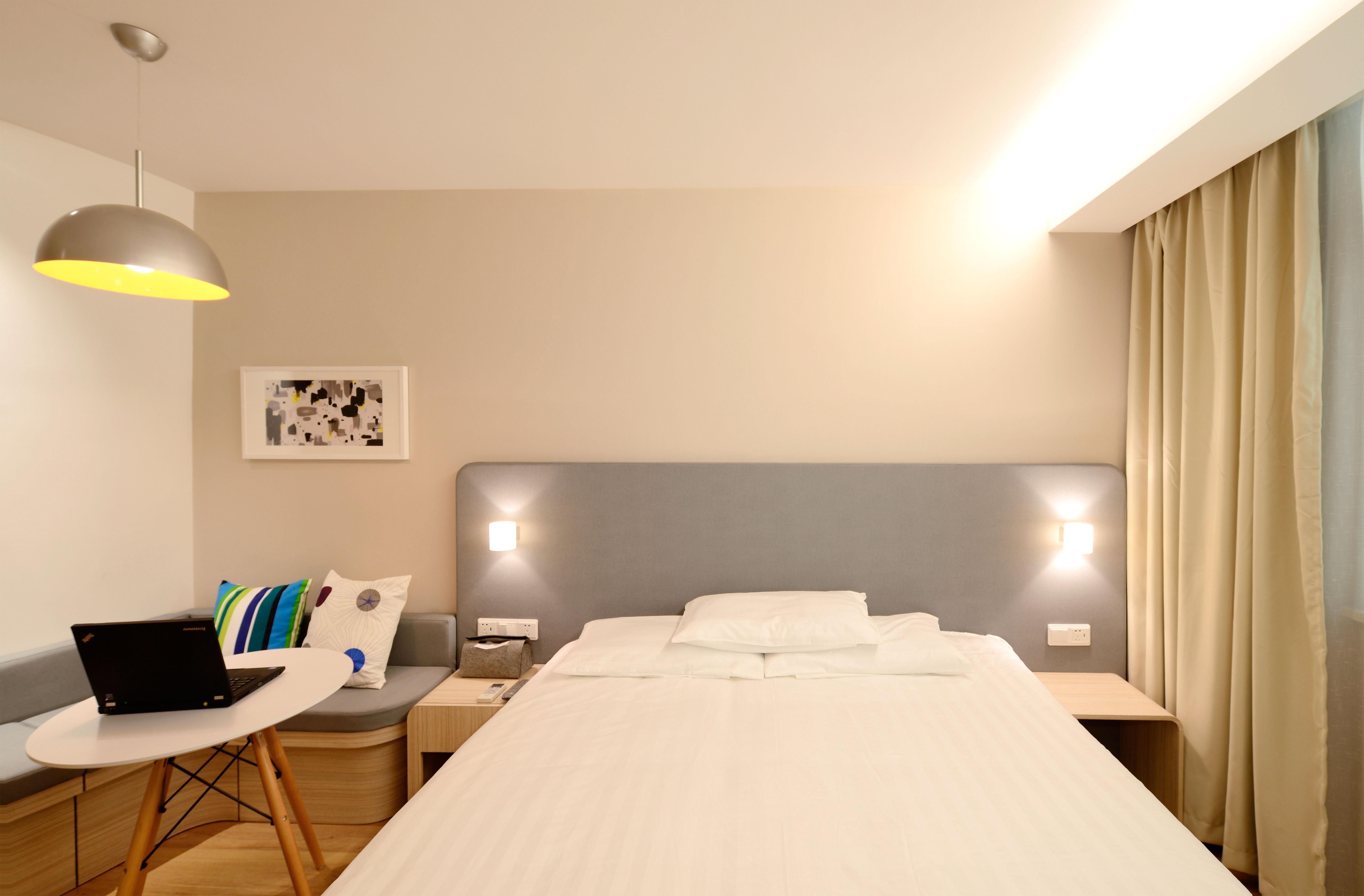 What are the hotel room sizes? 