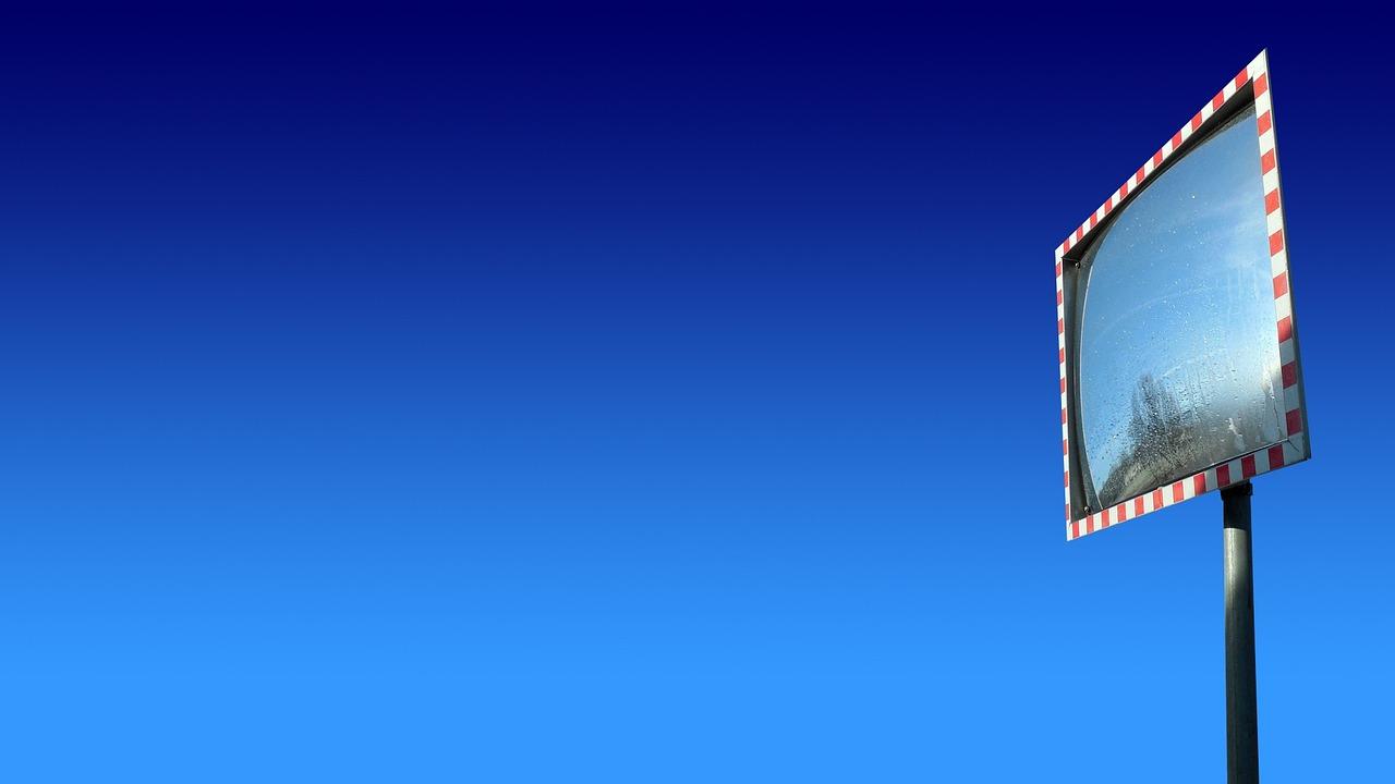 What are the two uses of convex mirror? 