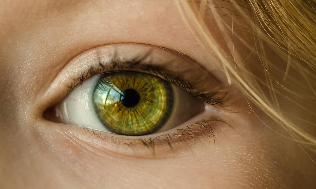 What do green eyes mean spiritually? 