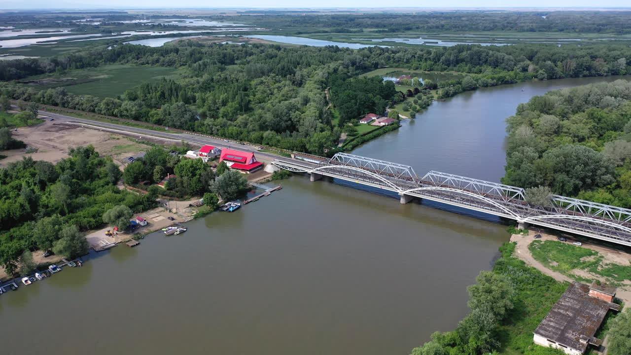 What do you call a channel that connects two bodies of water? 