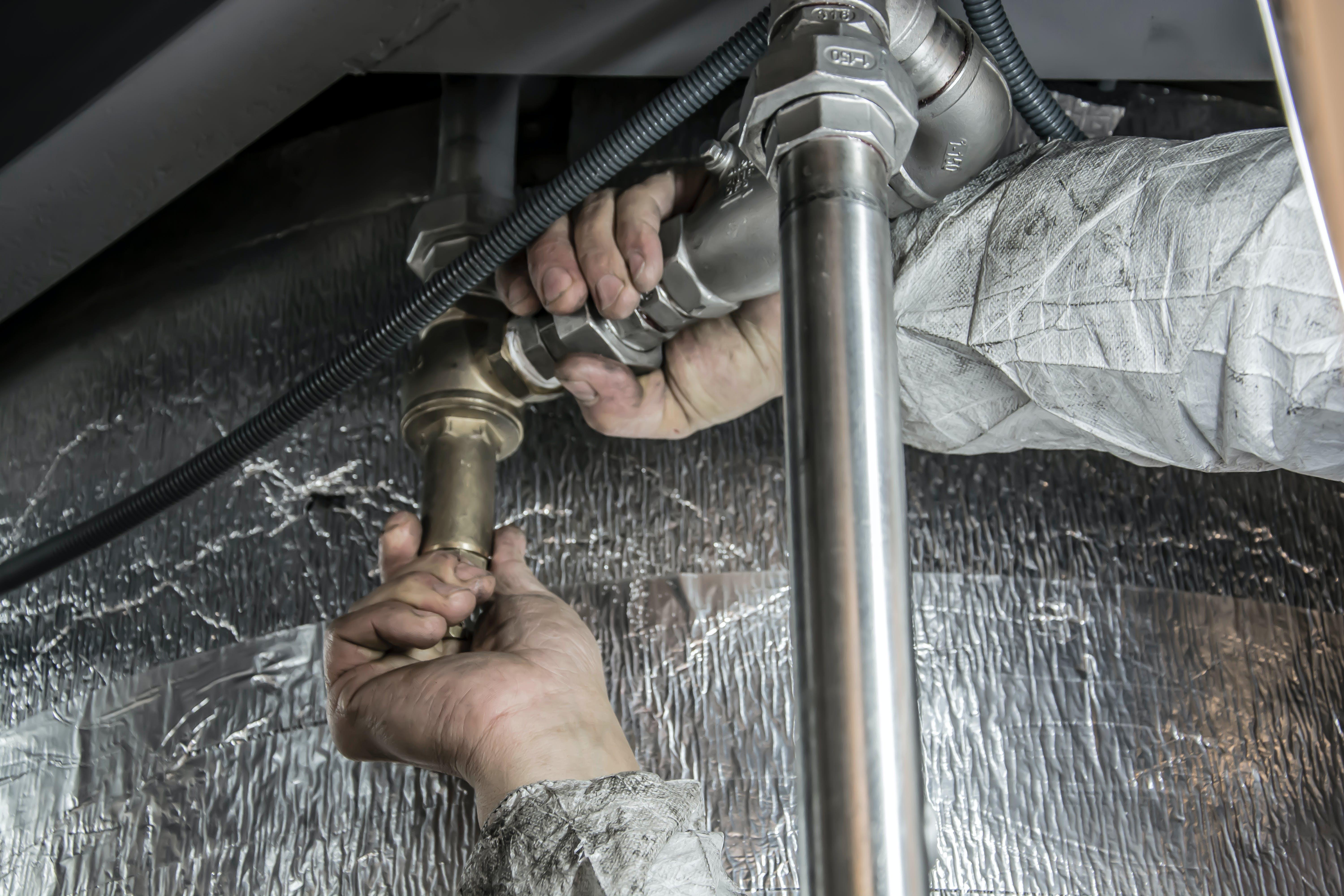 What do you need to become a pipe fitter? 
