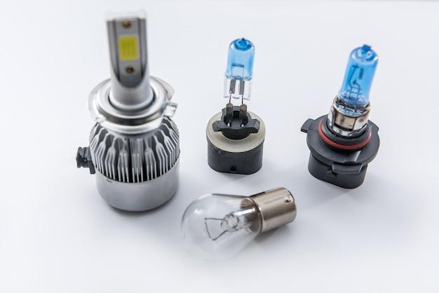 What does a 9006 headlight bulb fit? 