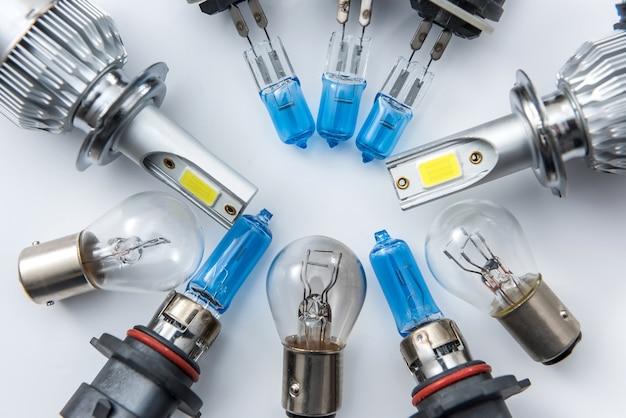 What does a 9006 headlight bulb fit? 