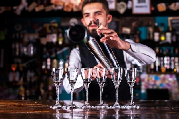 What does a mixologist do? 
