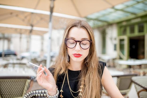 What does a typical French woman look like? 